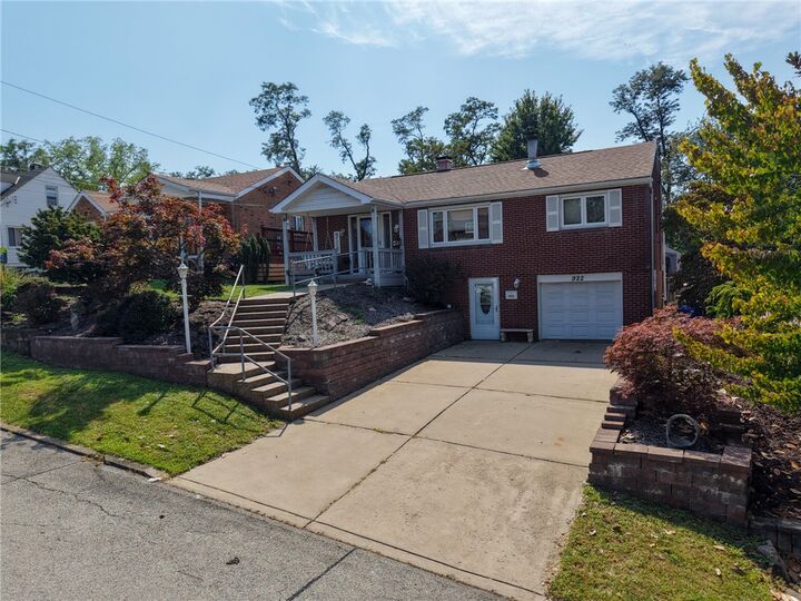 Property Photo:  922 Lindberg Ave  PA 15120 