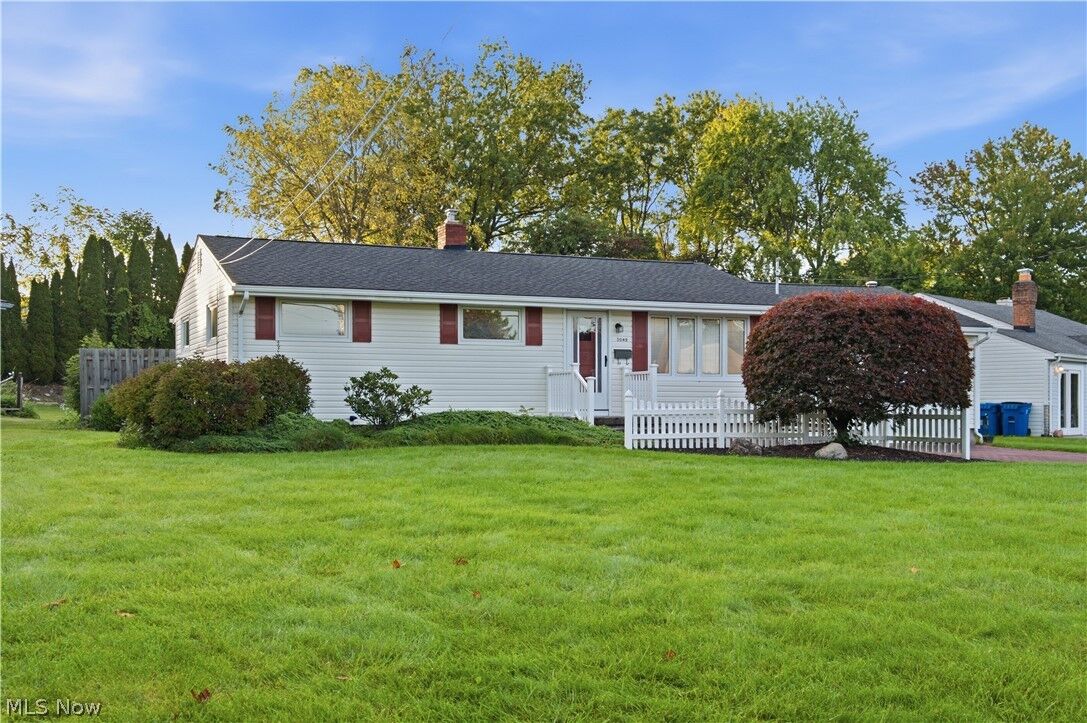 Property Photo: 5049 Tam O Shanter Drive OH 44514