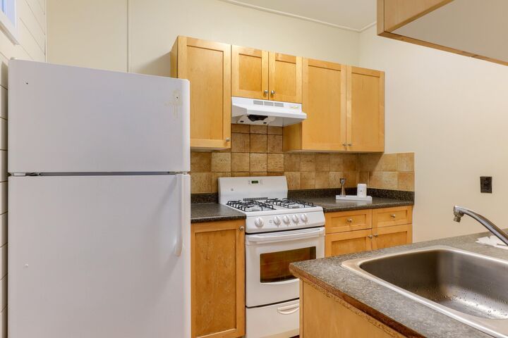 Property Photo:  935 Jervis Street 6  BC V6E 2B5 