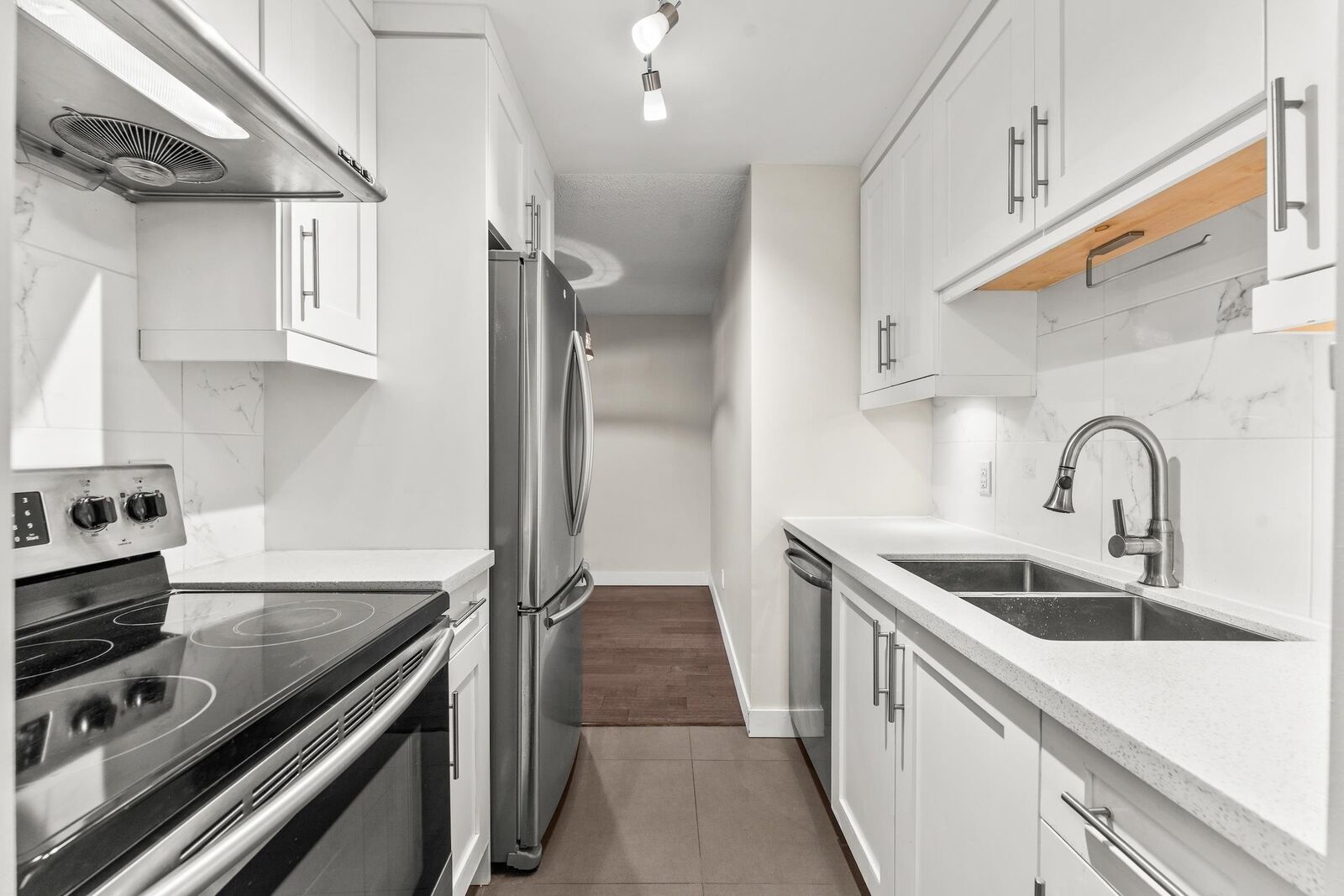 Property Photo:  1611 E 3rd Avenue 203  BC V5N 1H1 