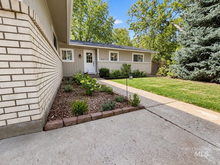 Property Photo:  4211 N Jennifer Pl  ID 83704 