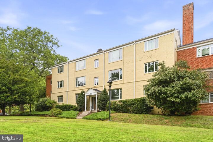 Property Photo: 10413 Montrose Avenue 202 MD 20814