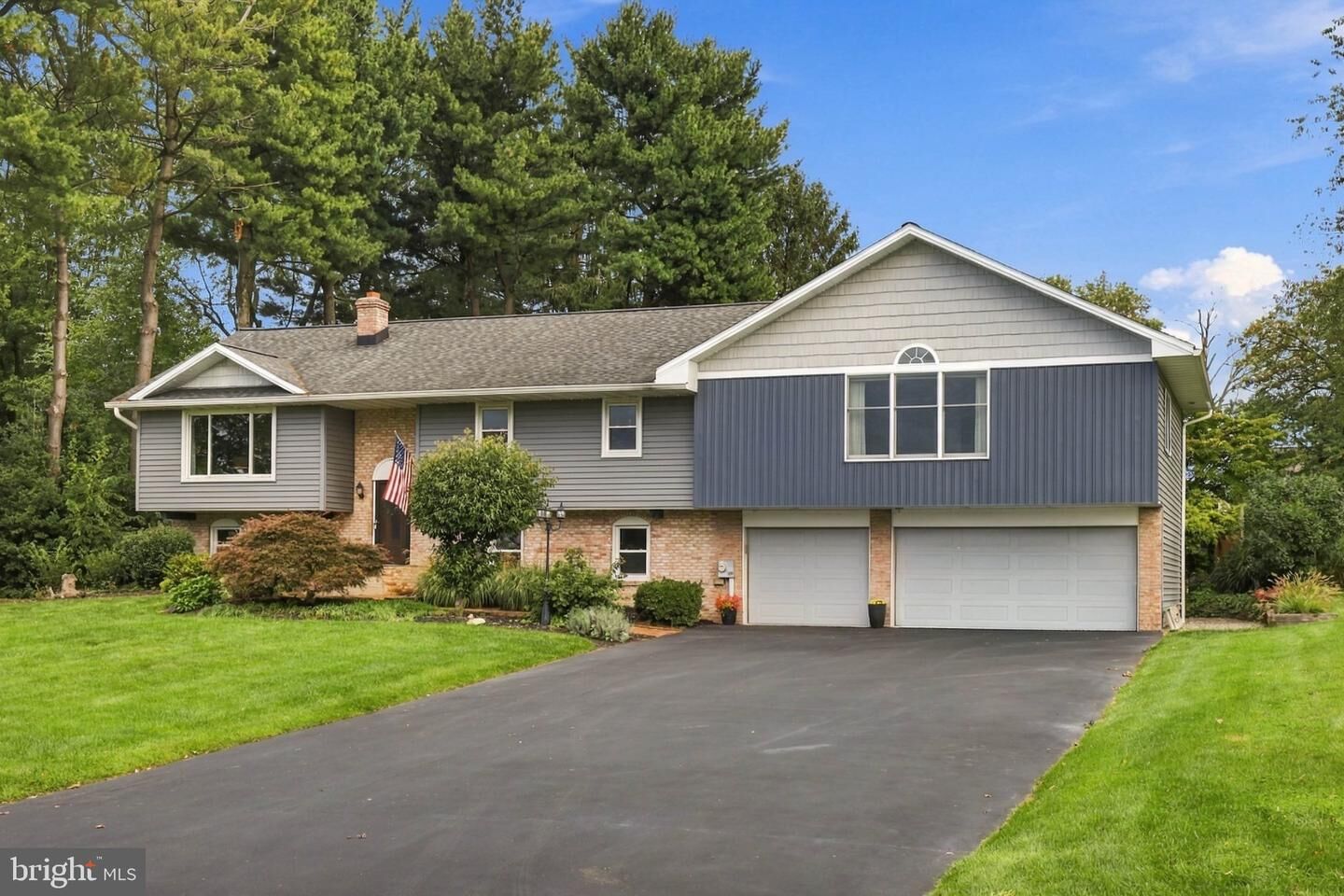 Property Photo:  207 Weaver Drive  PA 17543 