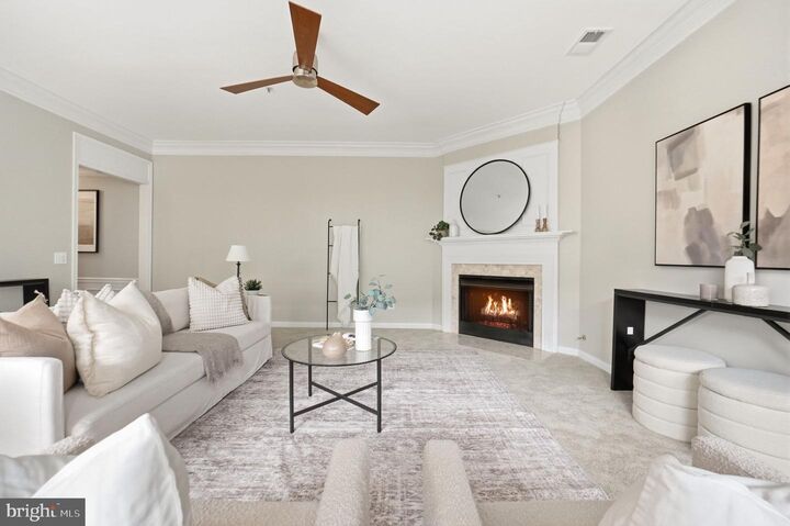 Property Photo: 1724 Kingsgate Court 302 VA 22302