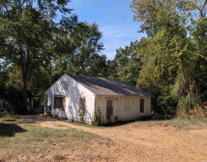 Property Photo:  521 NW Agee  AR 71701 