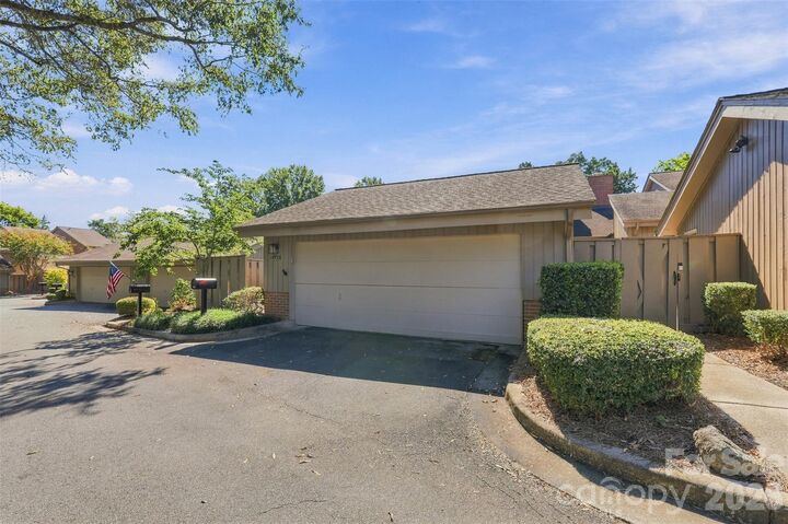 Property Photo:  4921 Torrey Pines Court  NC 28226 