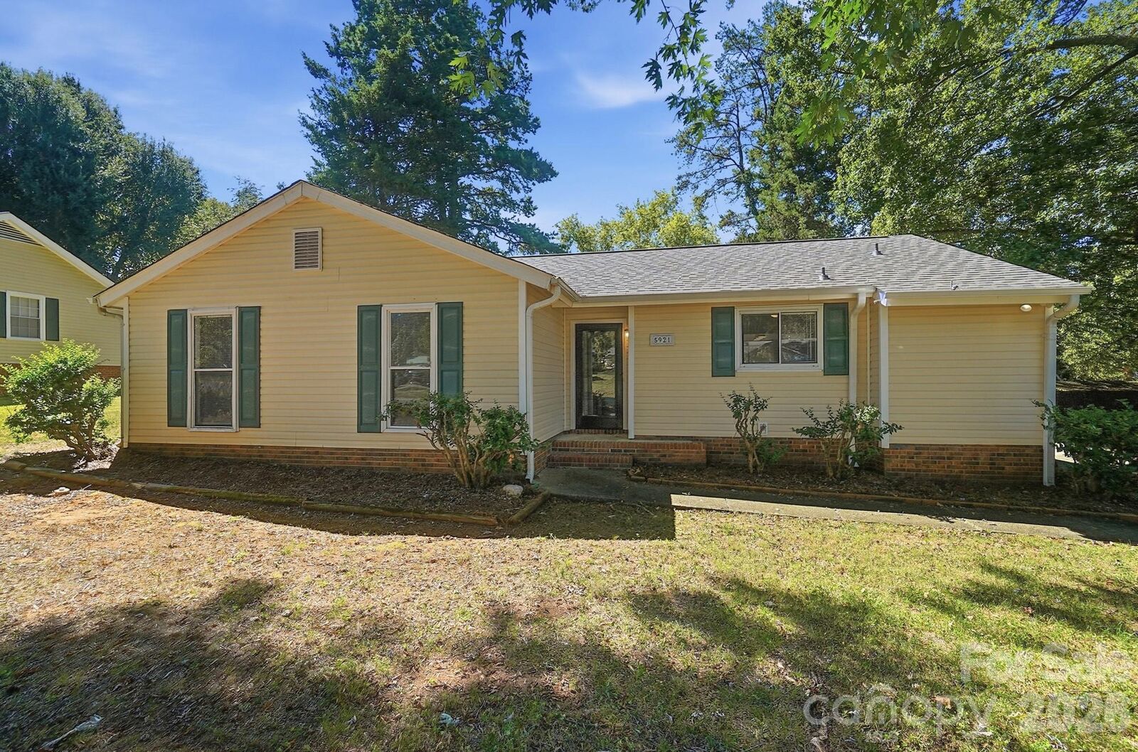 Property Photo: 5921 Falstaff Drive NC 28227