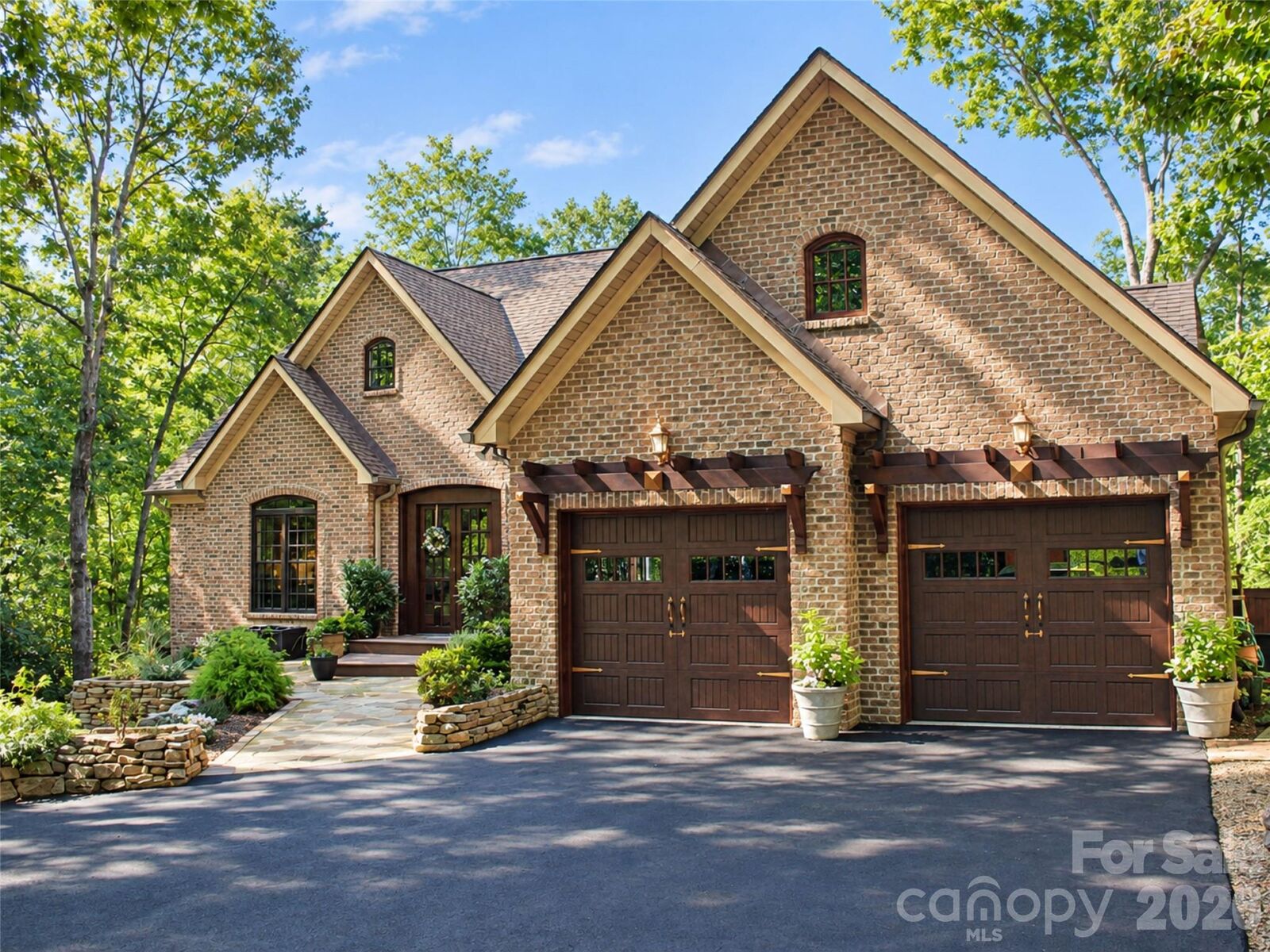Property Photo: 40 Ulvda Court NC 28712