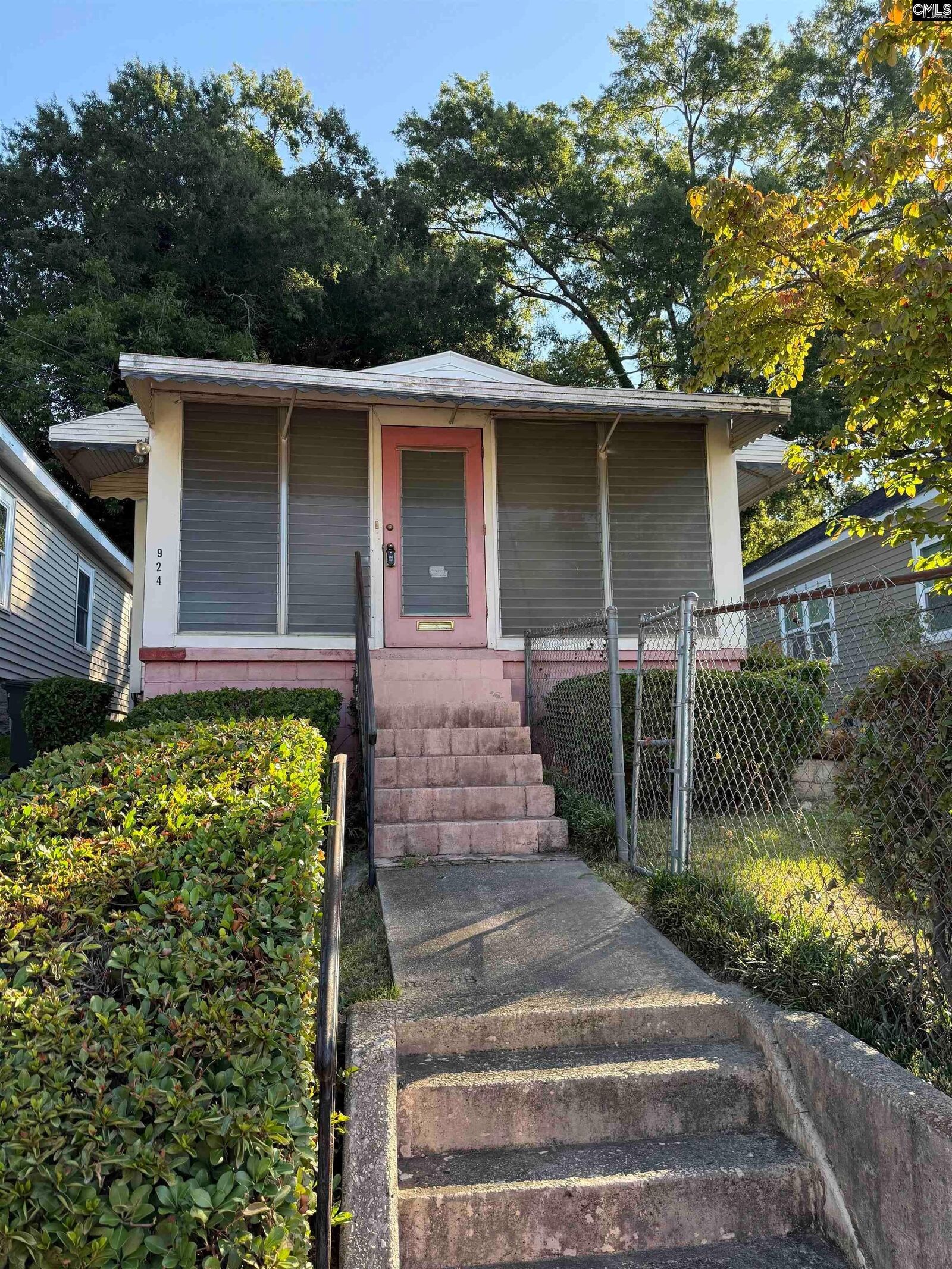 Property Photo:  924 Pine  SC 29205-0000 