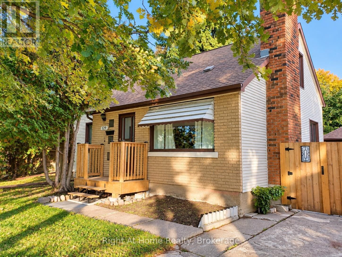 Property Photo:  129 Marlborough Street  ON P7B 4G5 