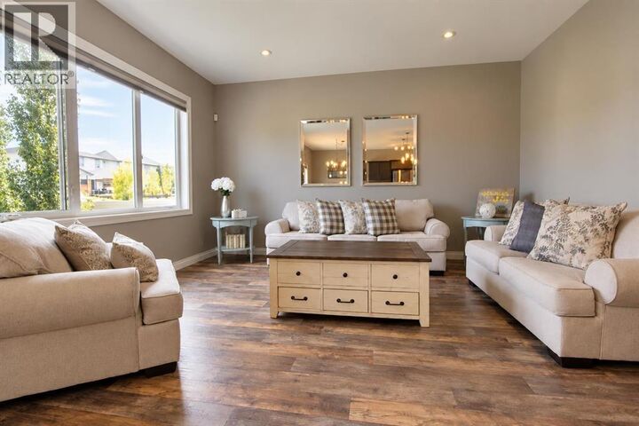 Property Photo:  7 Tory Close  AB T4P 0W4 