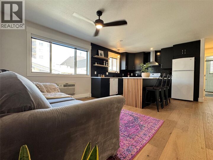 Property Photo:  430 4th Avenue 5  BC V2C 3P3 
