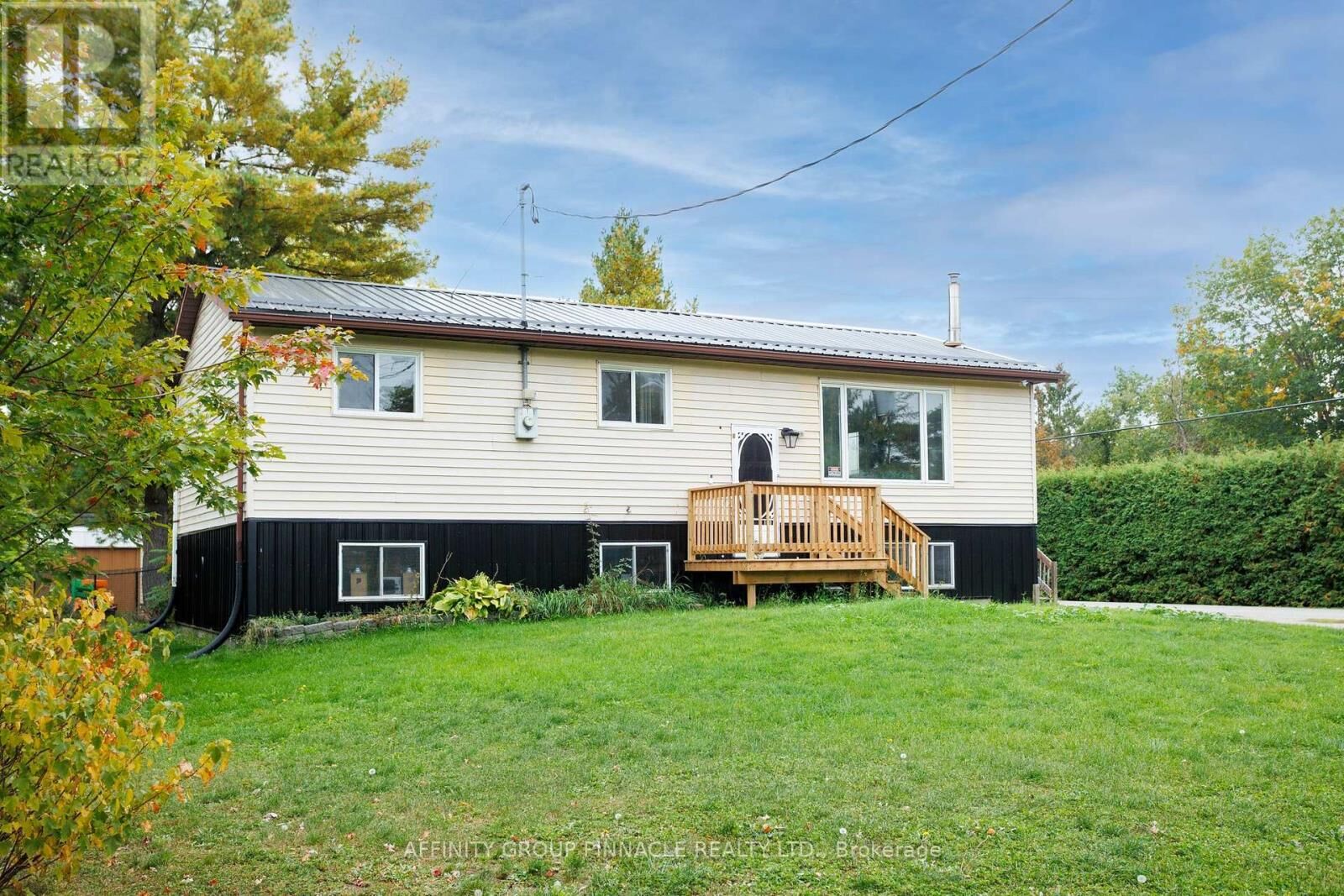 Property Photo:  24 Oakwood Drive  ON K0M 1N0 