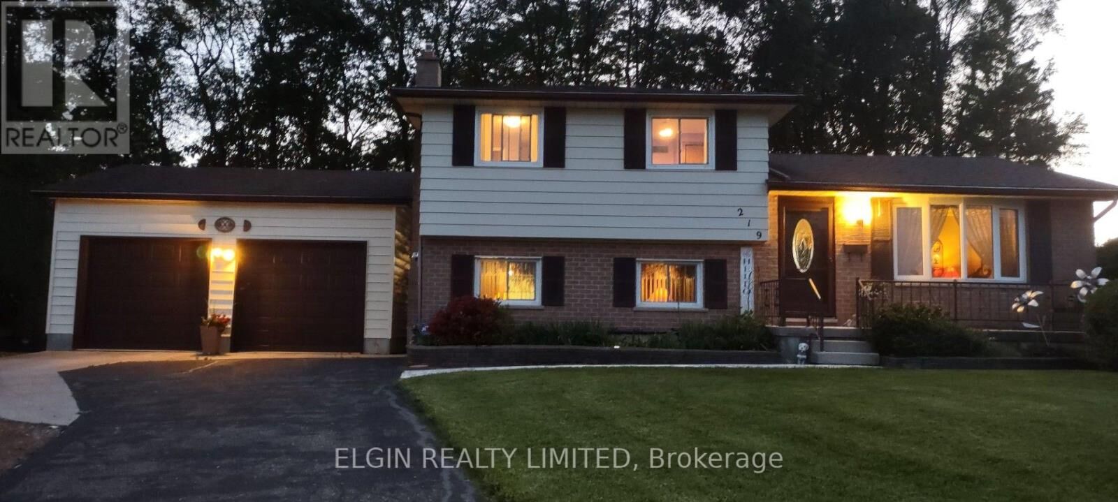 Property Photo:  219 Brentwood Crescent  ON N0L 1B0 