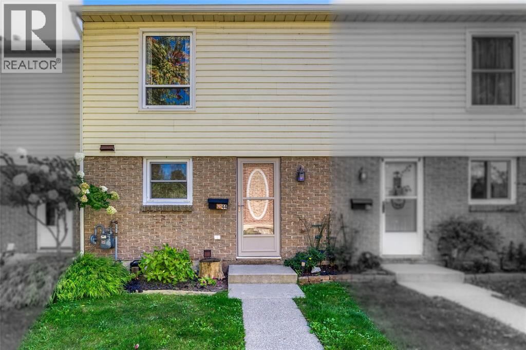Property Photo:  27 Turner Drive 44  ON N7S 4R9 