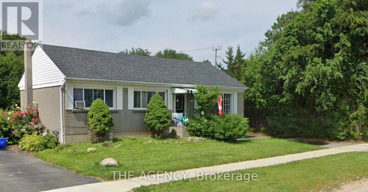 Property Photo:  887 Philip Street  ON K9H 6E4 