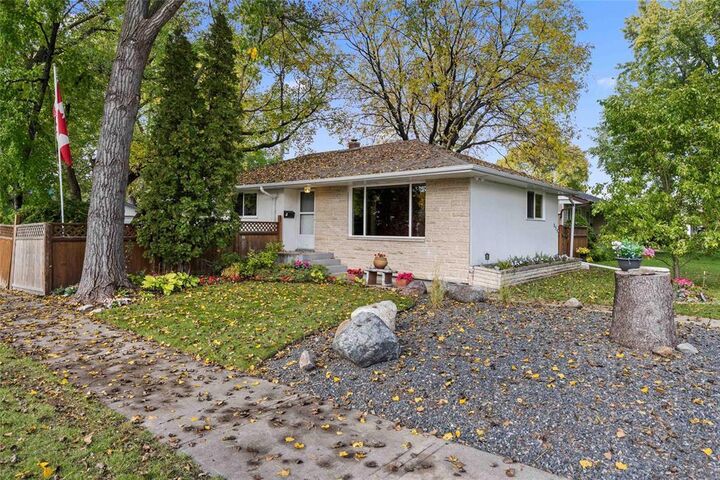 Photo de la propriété: 859 Beaverbrook Street MB R3N 1N8