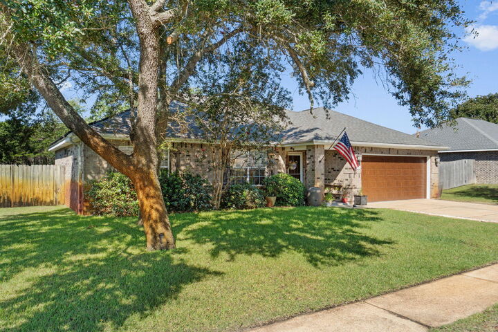 Property Photo:  2073 Bella Breeze Court  FL 32566 