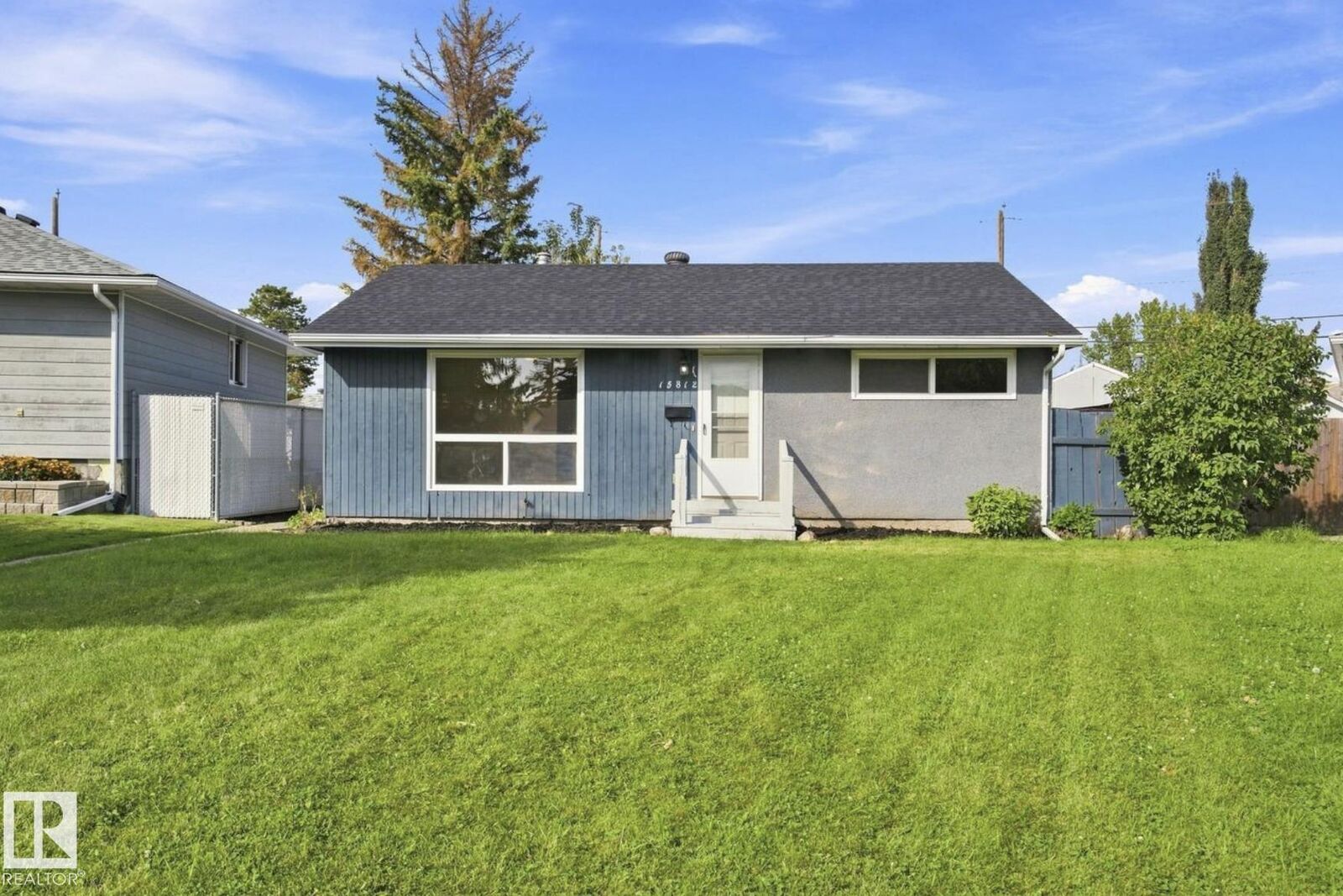 Property Photo:  15812 110A Avenue NW  AB T5P 1H7 
