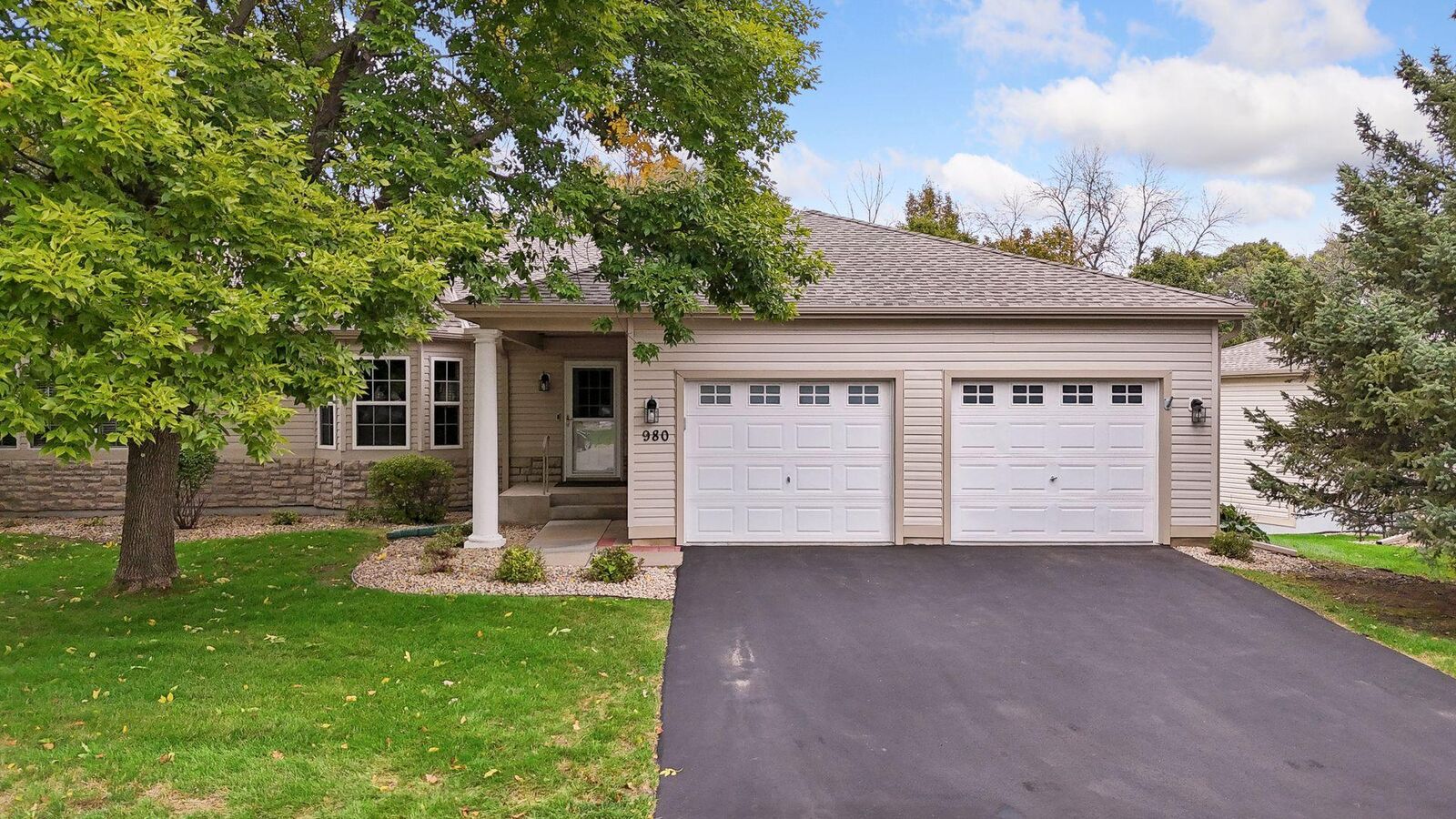 Property Photo: 980 Carriage Lane MN 55318