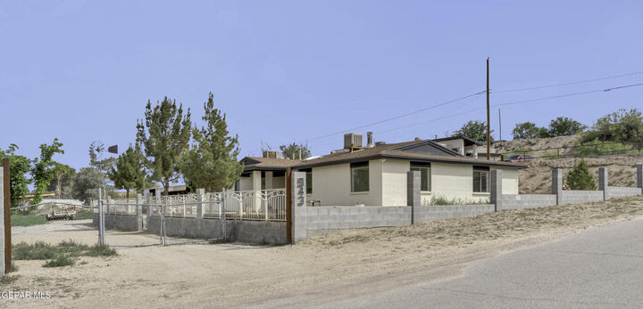 Property Photo: 943 Quail Mesa Drive TX 79927