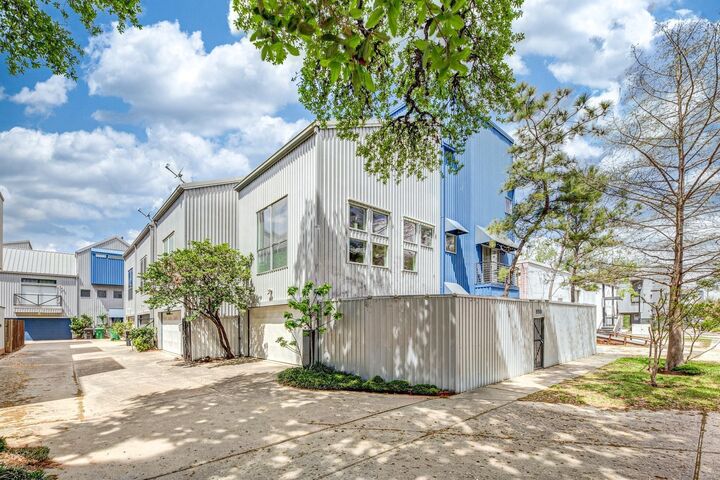 Property Photo: 2714 Chenevert Street TX 77004