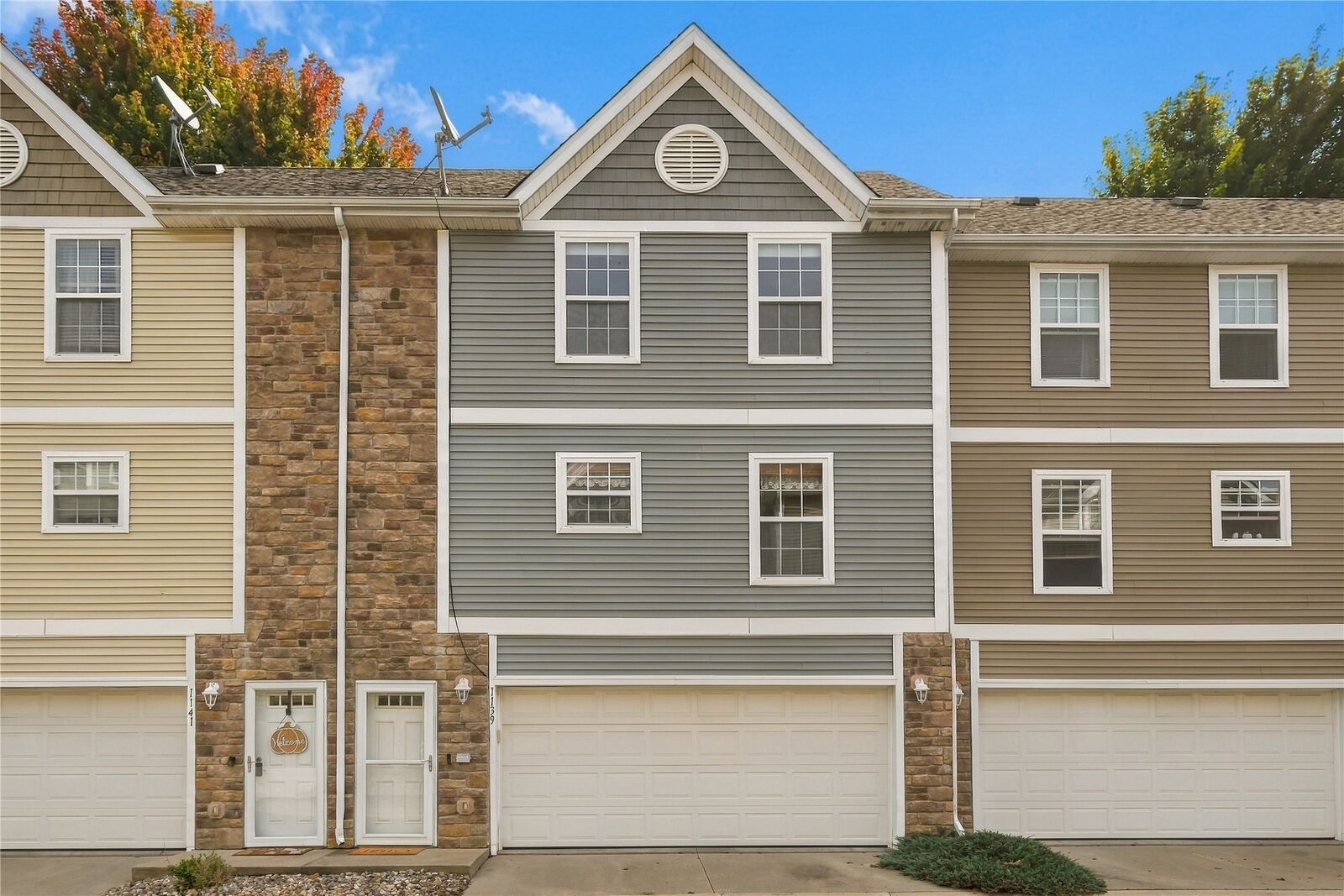 Property Photo: 1139 Redstone Lane IA 50327