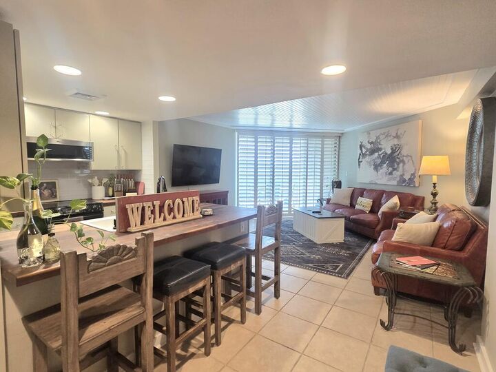 Property Photo:  1000 Guadalupe St  TX 78028 