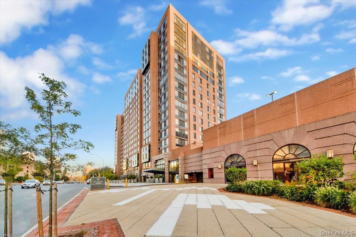 Property Photo:  4 Martine Avenue 1507  NY 10606 