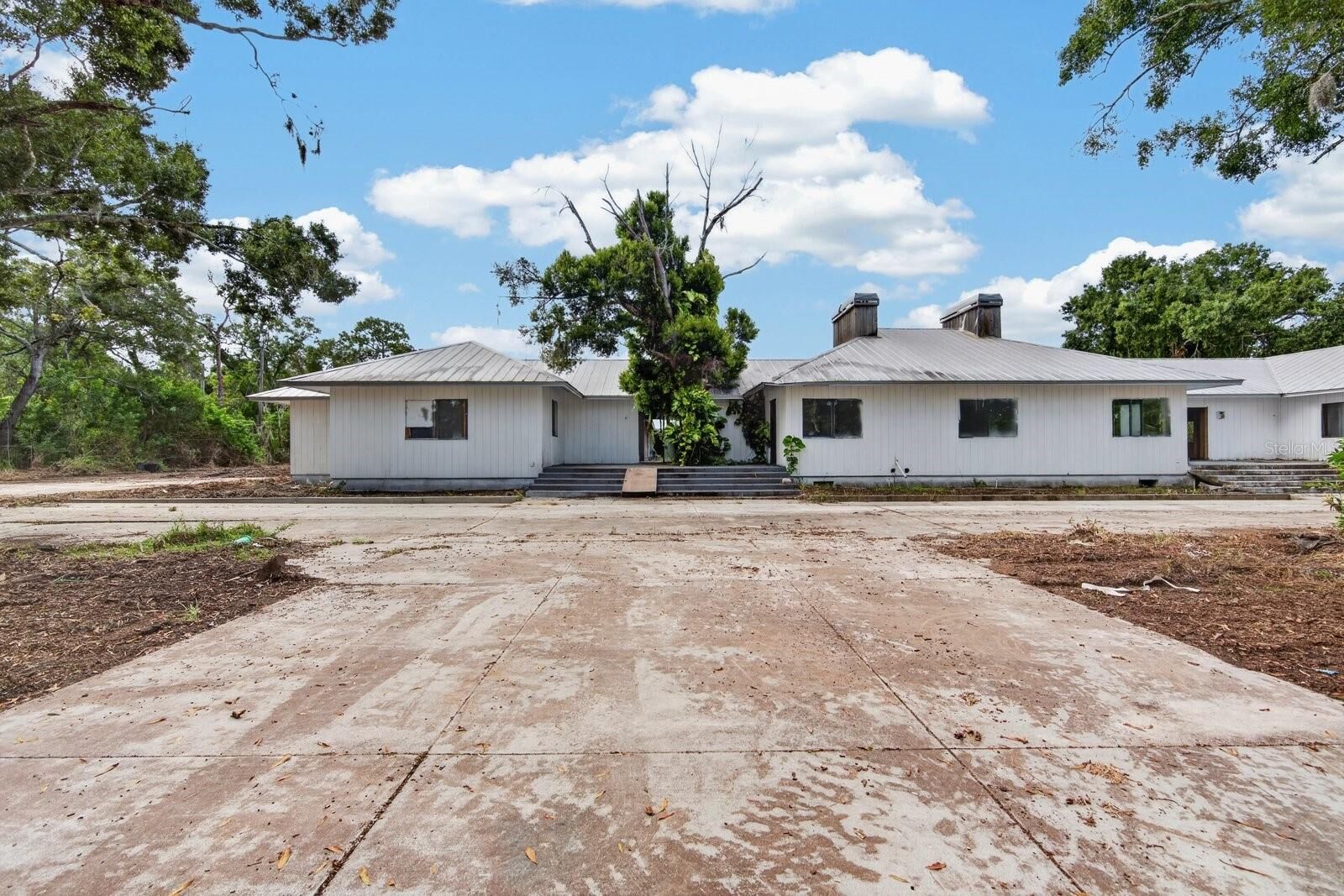 Property Photo:  2140 Desoto Road  FL 34234 