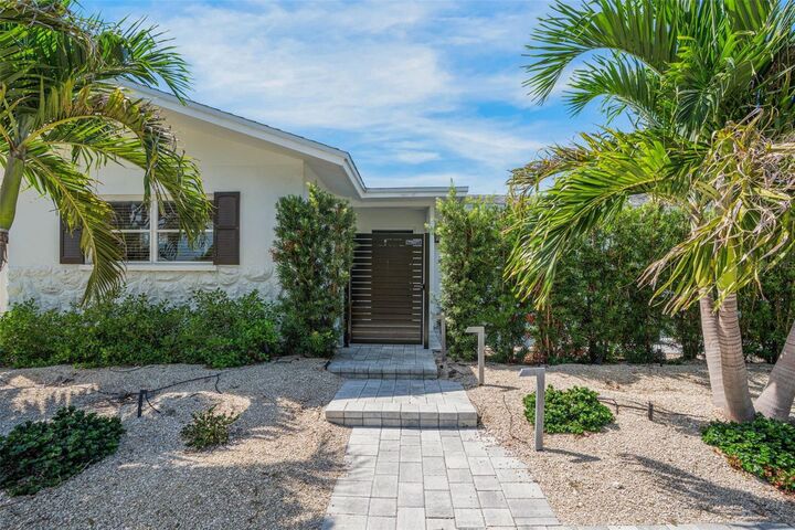 Property Photo:  2482 Wisteria Street  FL 34239 