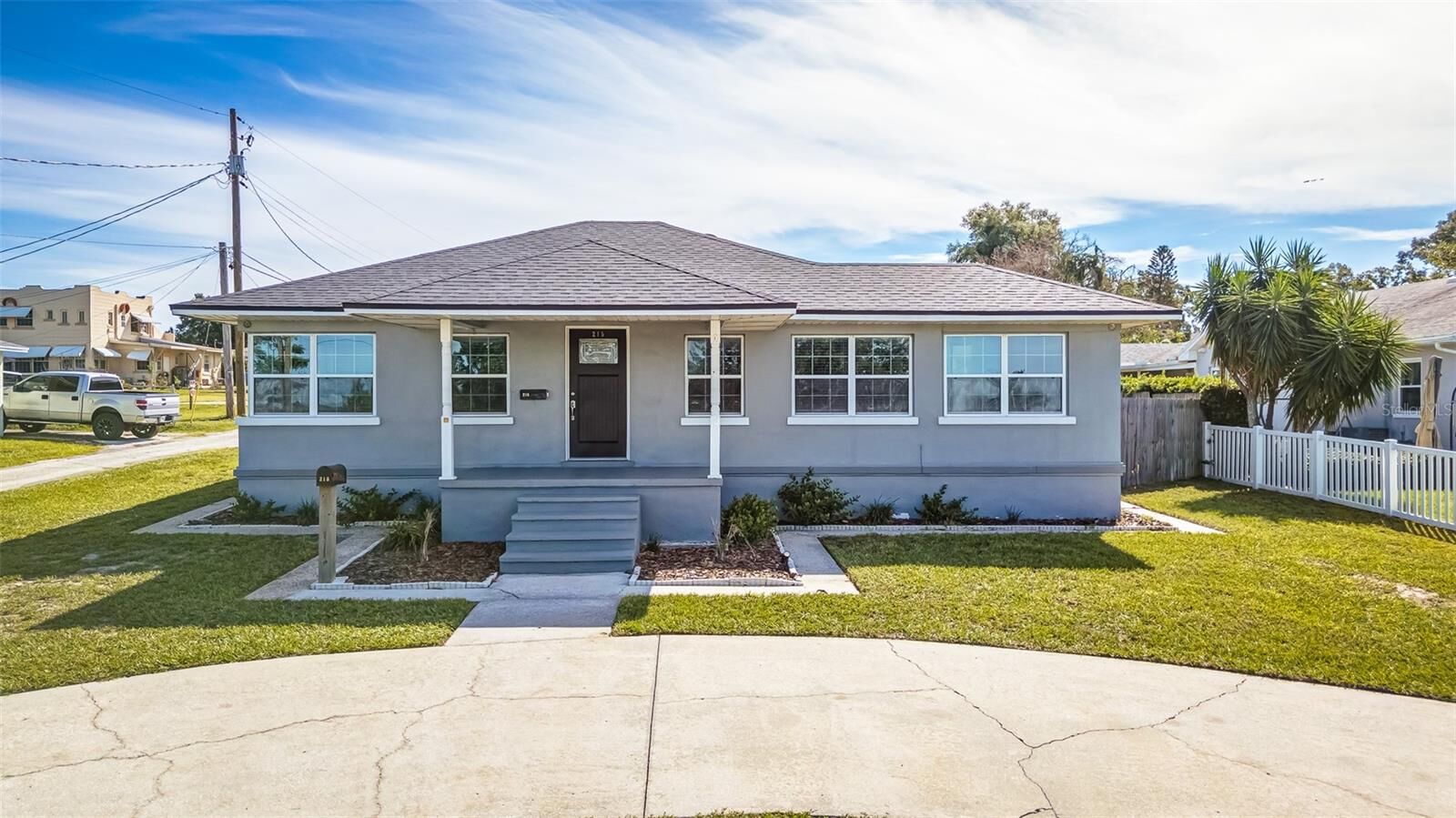 Property Photo: 215 S Lake Howard Drive FL 33880
