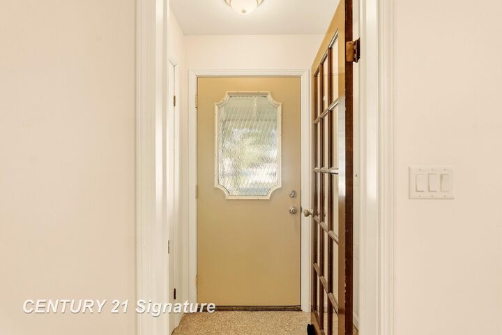 Property Photo: 13 S Lincoln Road MI 48708