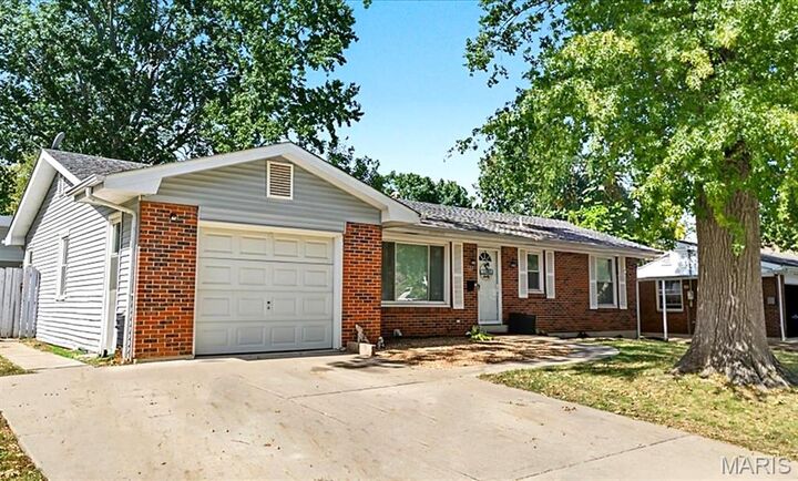 Property Photo:  129 Youngridge  MO 63084 