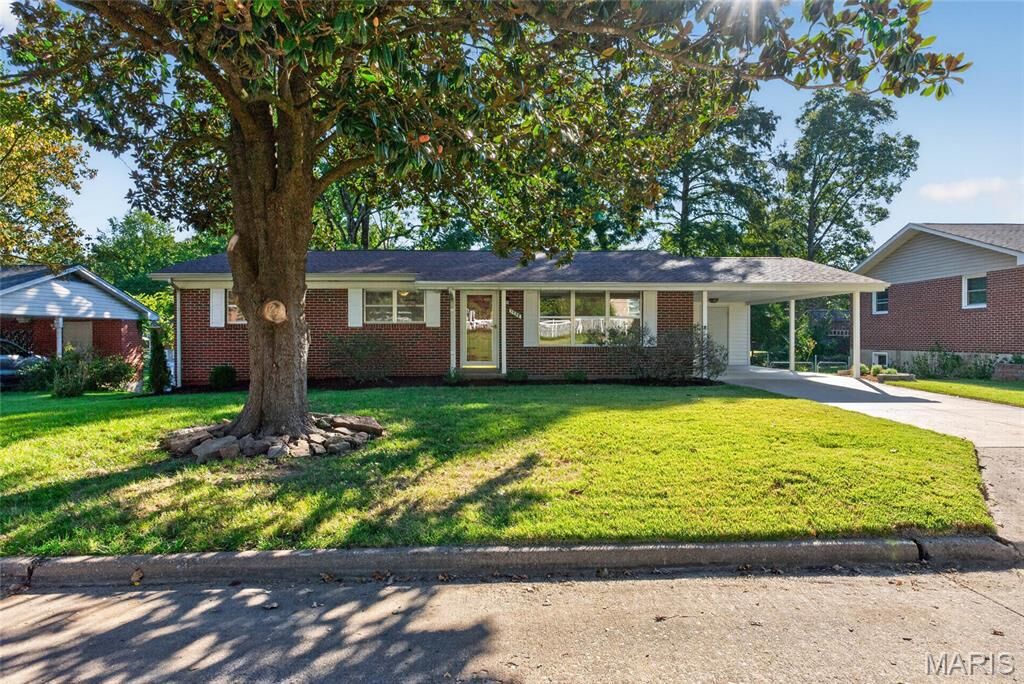 Property Photo:  1534 N Henderson Street  MO 63701 