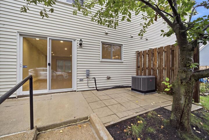 Property Photo: 1731 Pickwick Lane IL 60026