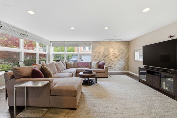 Property Photo:  