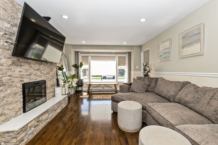 Property Photo:  2552 W 81st Place  IL 60652 