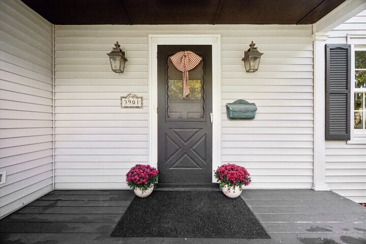 Property Photo: 3901 Franklin Avenue IL 60558