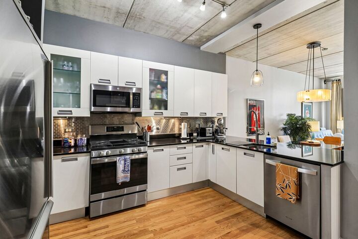 Property Photo:  5430 N Sheridan Road 504  IL 60640 