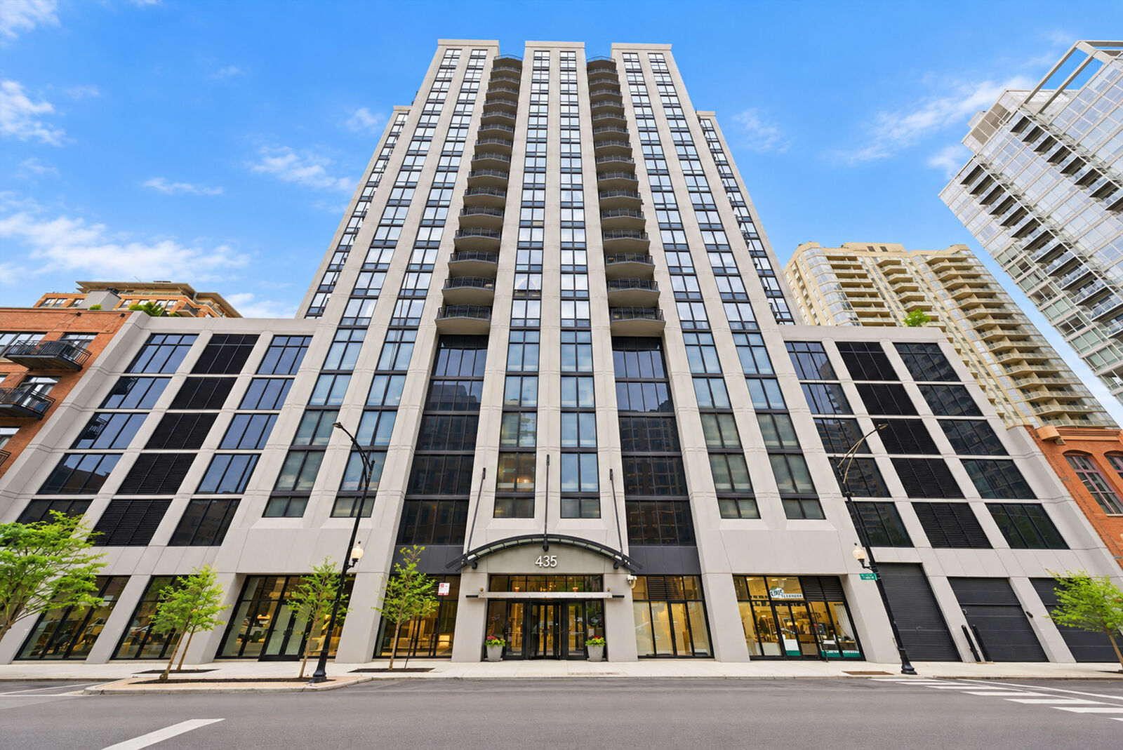 Property Photo: 435 W Erie Street 801 IL 60654