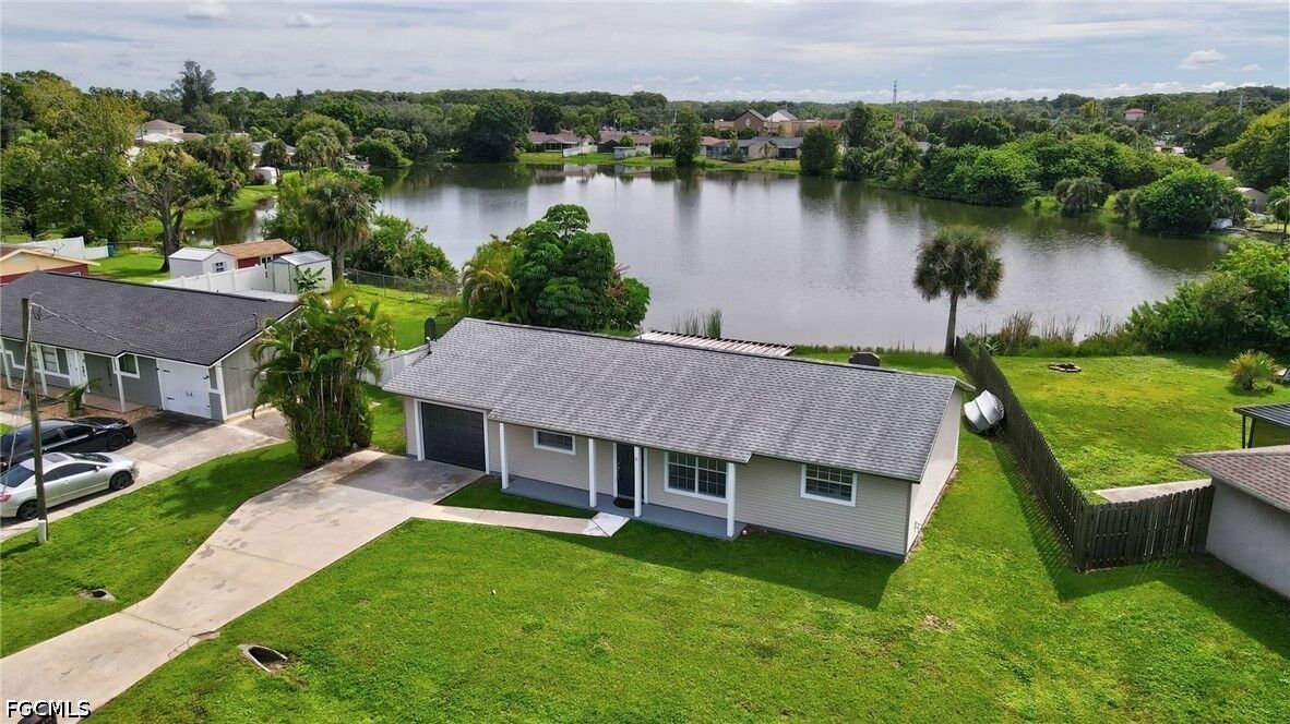 Property Photo:  2620 Cartagena Avenue  FL 33905 