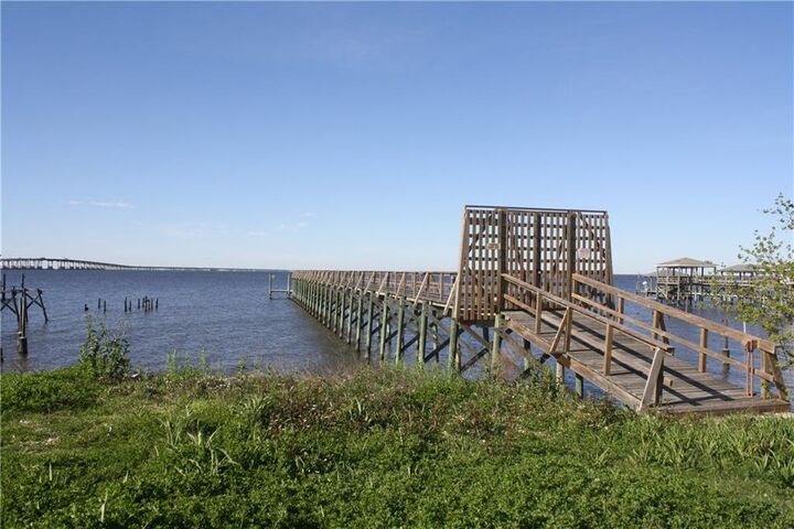 Property Photo:  301 Lakeview Drive  LA 70458 
