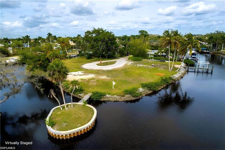 Property Photo: 27211 Del Ln FL 34135