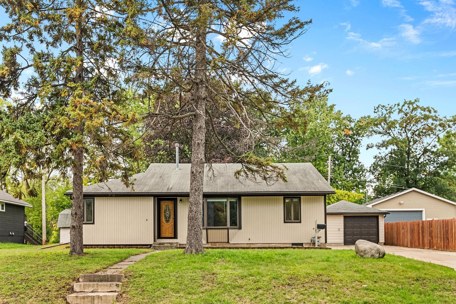 Property Photo:  5201 Pennsylvania Avenue N  MN 55428 