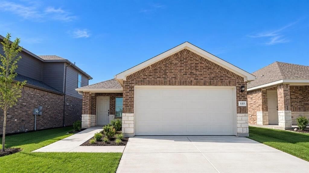 Property Photo: 537 Sterling Thicket Lane TX 76259