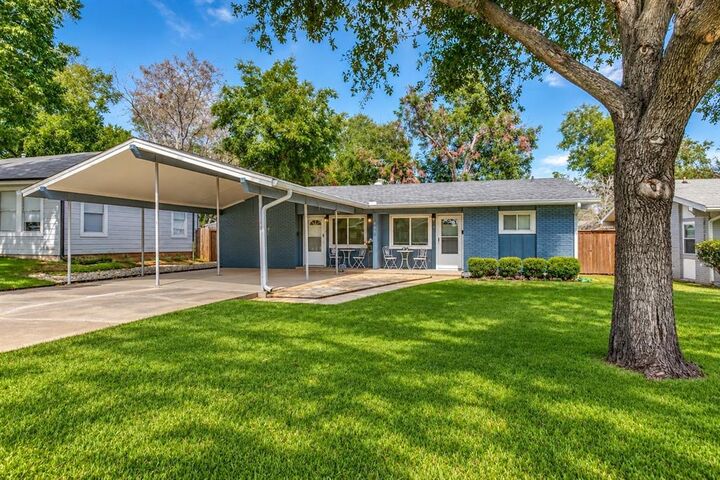 Property Photo:  403 E Franklin Street A  TX 76051 
