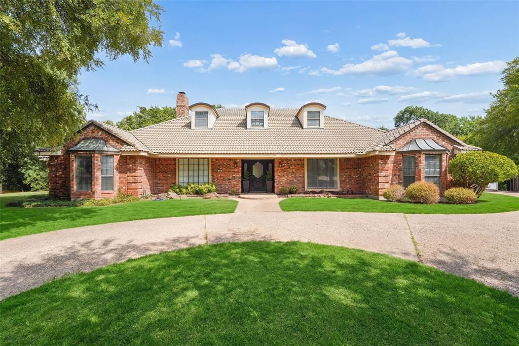 Property Photo:  803 Green Tree Court  TX 75137 