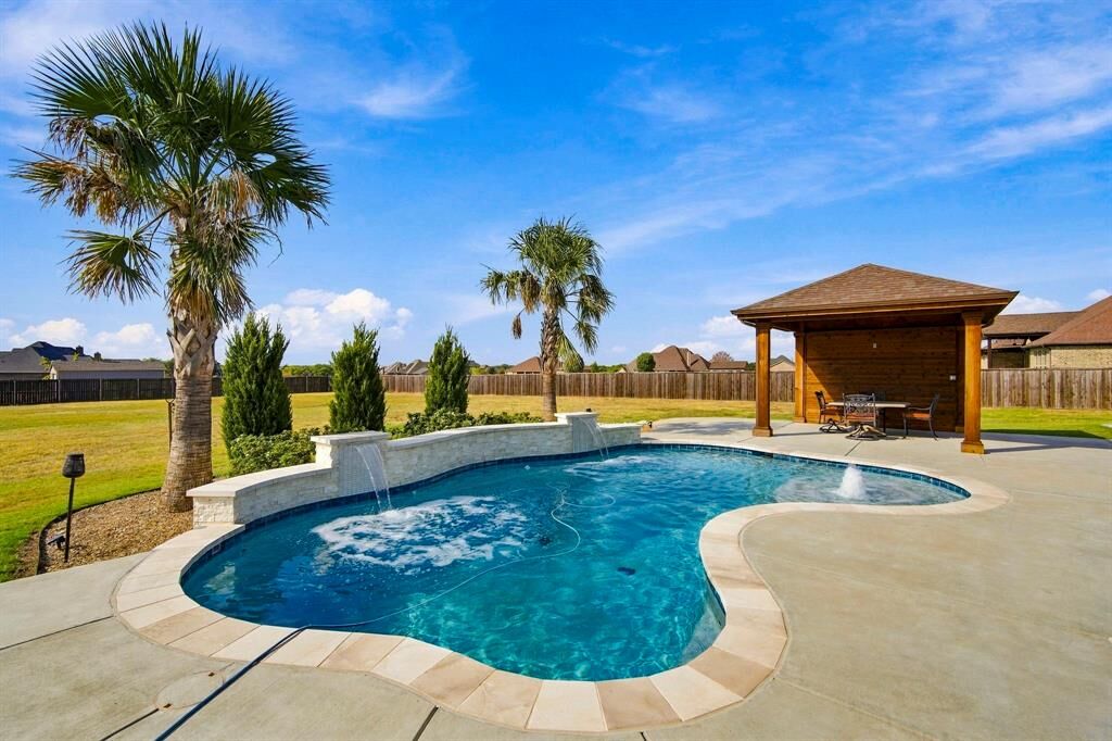 Property Photo:  5620 Limestone Lane  TX 76065 