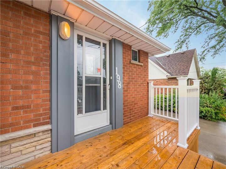 Property Photo:  198 West 19th Street  ON L9C 4J2 